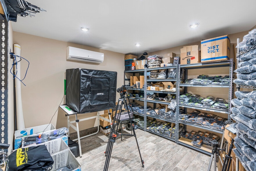 More Photos Of 574 Industrial Loop, Staten Island Warehouse For Sale