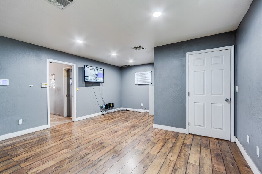 More Photos Of 448 S Pershing Ave, San Bernardino Warehouse For Lease