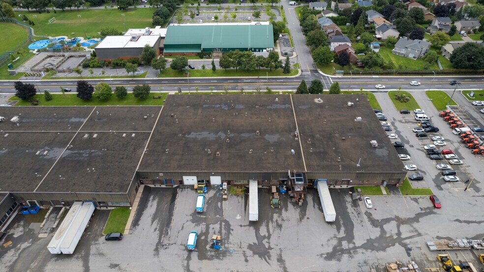 More Photos Of 16791-16821 Boul Hymus, Kirkland Warehouse For Lease