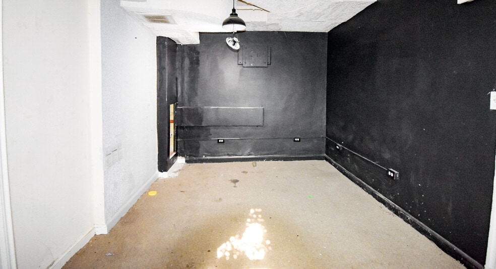 More Photos Of 3403 Perry St, Mount Rainier Office For Sale