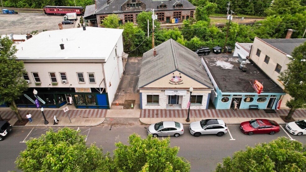 More Photos Of 1372 Main St, Palmer Freestanding For Lease