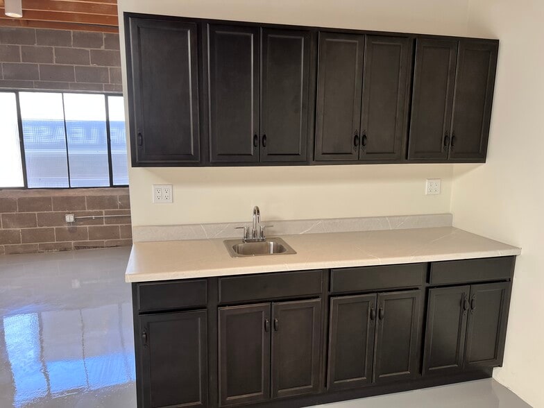 More Photos Of 3751 Robertson Blvd, Culver City Storefront Retail Office For Lease