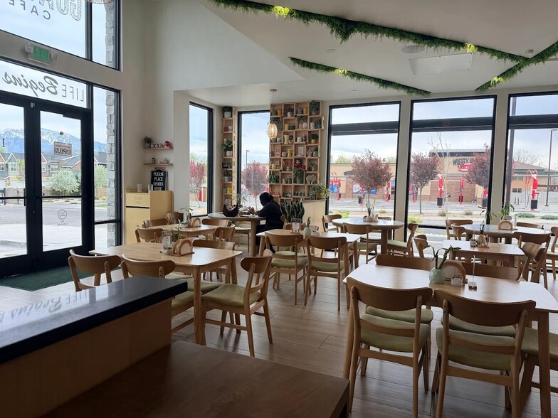 More Photos Of 7173 S Redwood Rd, West Jordan Freestanding For Lease