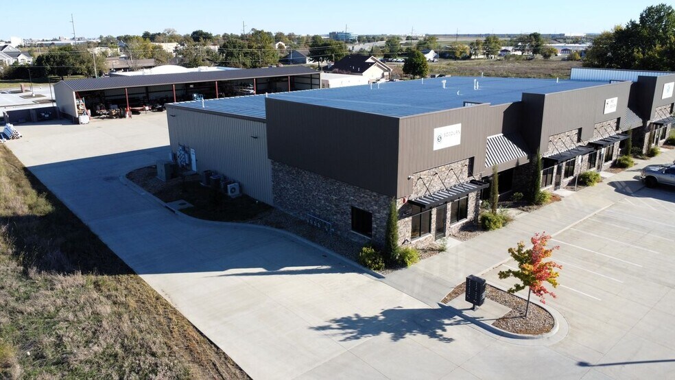 More Photos Of 920-920 E Warren St, Gardner Light Distribution For Lease