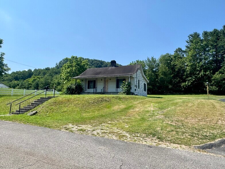 More Photos Of 1388 Ritter Dr, Daniels Freestanding For Sale