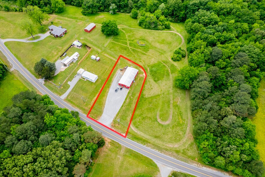 More Photos Of 1111 Mount Tabor Rd, Hartselle Showroom For Sale