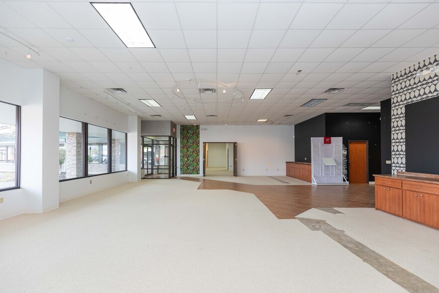 More Photos Of 121 Westgate Pky, Amarillo Freestanding For Lease