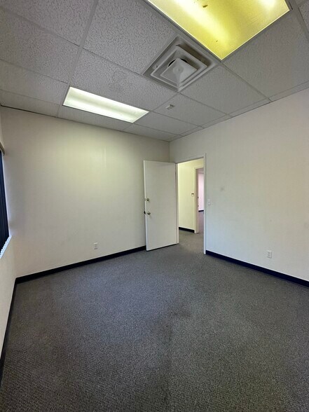 More Photos Of 4601 Hollow Tree Dr, Arlington Office For Lease