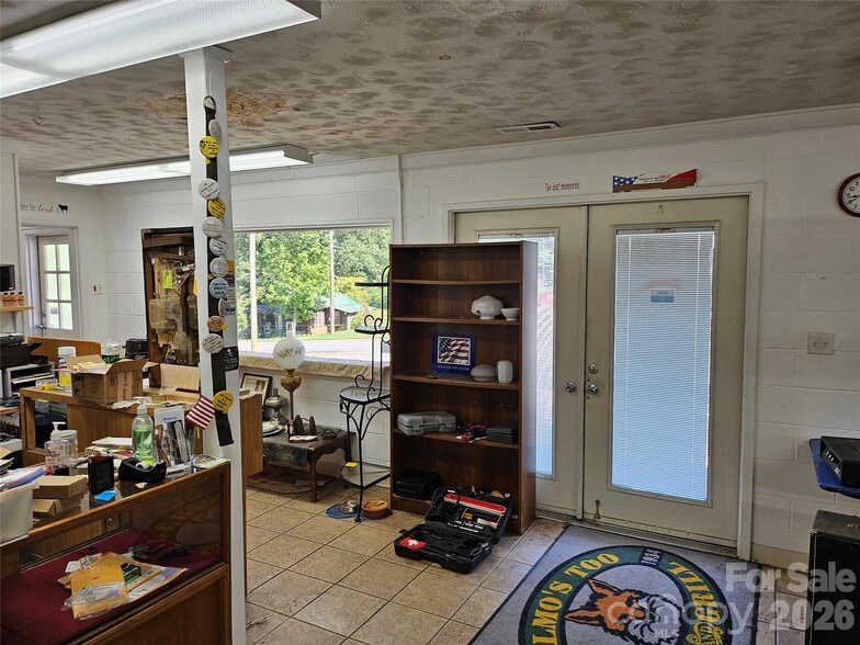 More Photos Of 567 E Mills St, Columbus Auto Dealership For Sale