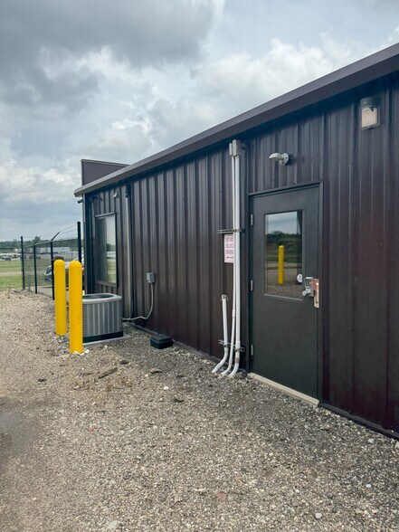 More Photos Of 2851 Business Pl SE, Massillon Self Storage For Sale