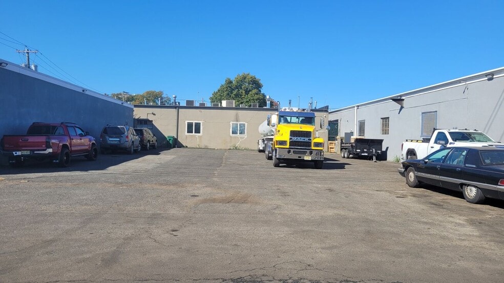 More Photos Of 1601 Pennsylvania Ave, Linden Manufacturing For Sale