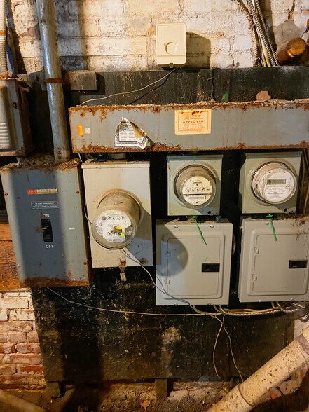 More Photos Of 1013 Summit Ave, Union City Storefront Retail Residential For Sale