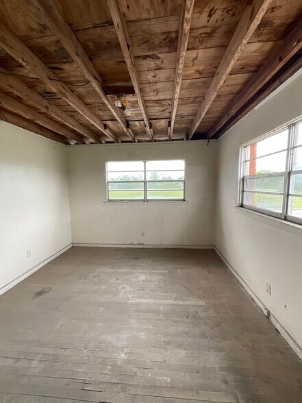 More Photos Of 3201 Texas Ave, La Marque Warehouse For Sale