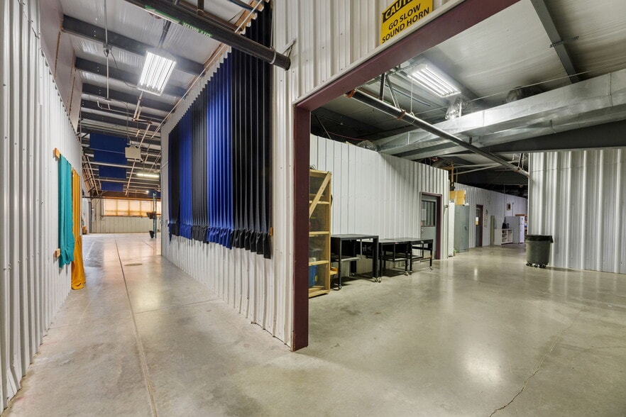More Photos Of 900 W Miller Rd, Iola Manufacturing For Sale