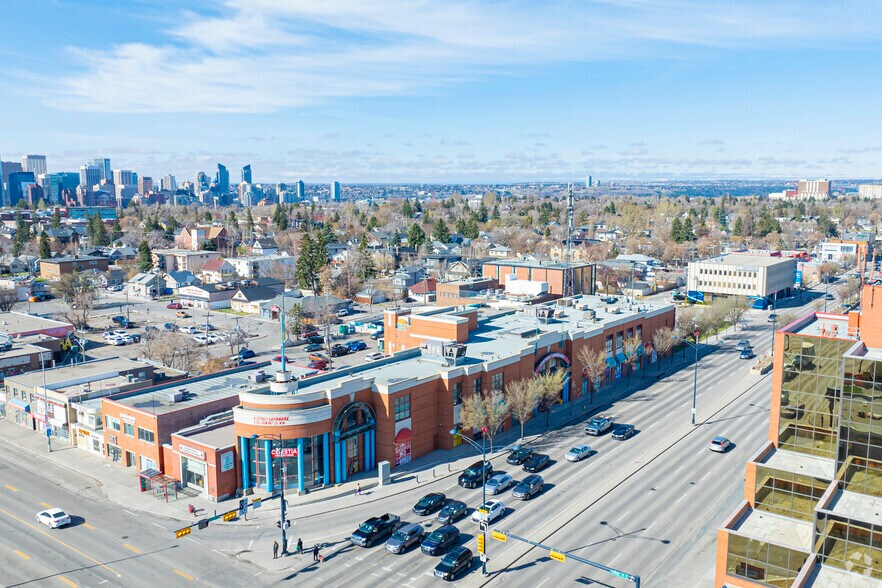 More Photos Of 1623 Centre St NW, Calgary Supermarket For Sale