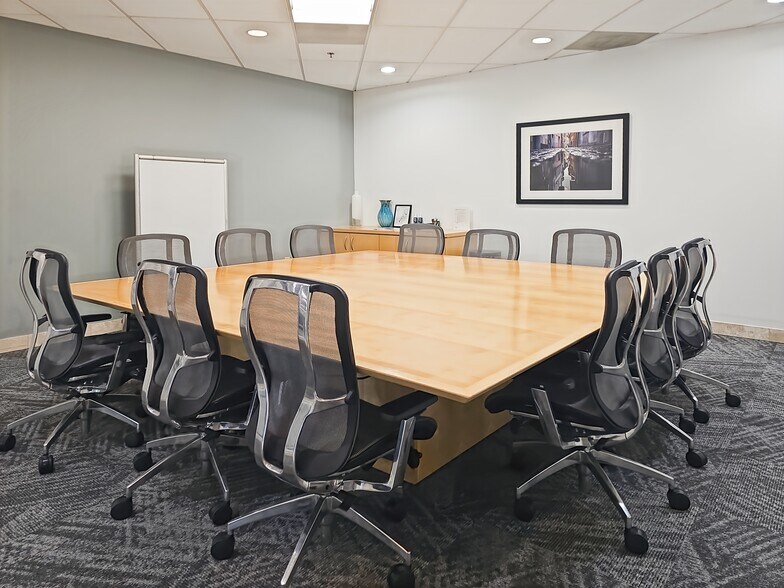Primary Photo Of 5 Centerpointe Dr, Lake Oswego Coworking Space
