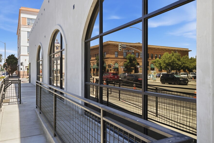 More Photos Of 1623-1633 19th St, Bakersfield Freestanding For Lease