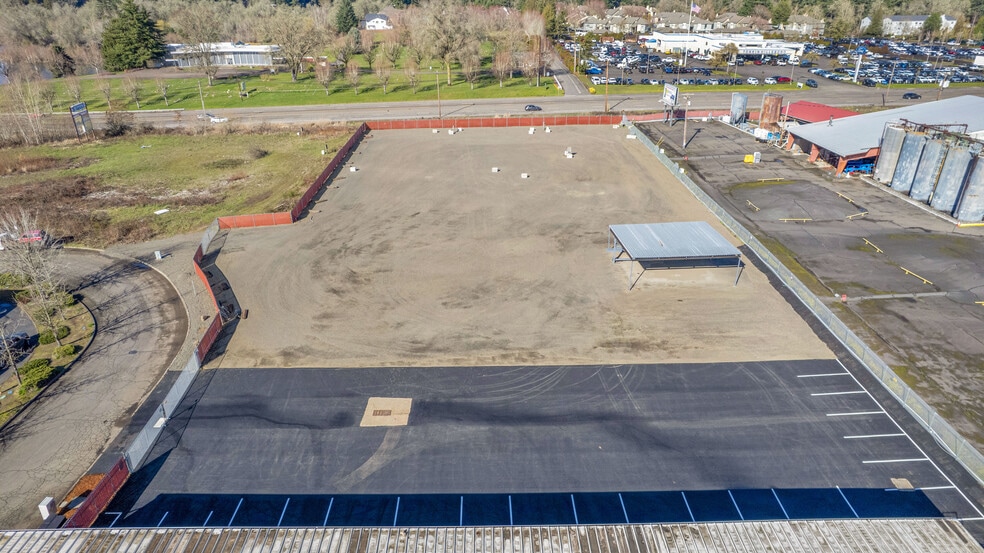 More Photos Of 2630 SE 39th Loop, Hillsboro Warehouse For Lease