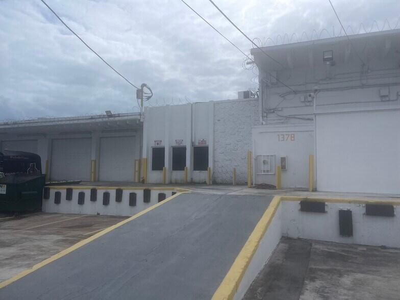 More Photos Of 1370-1380 NW 22nd St, Miami Warehouse For Lease