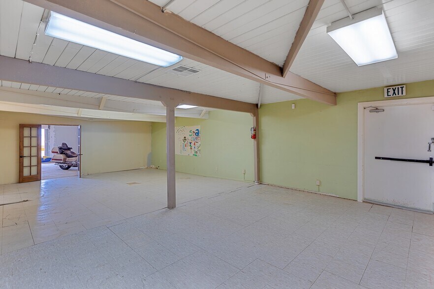 More Photos Of 2124 Thomas R Cannell Rd, Thermal Office For Sale