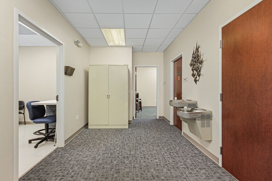 More Photos Of 9705 Commerce Center Ct, Fort Myers Medical For Sale