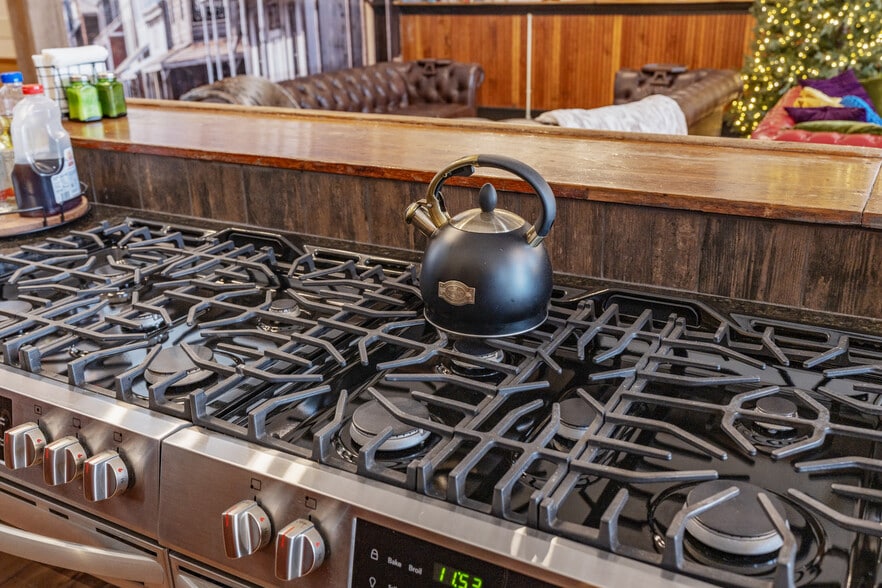 More Photos Of 417 Main St, Ashton Specialty For Sale