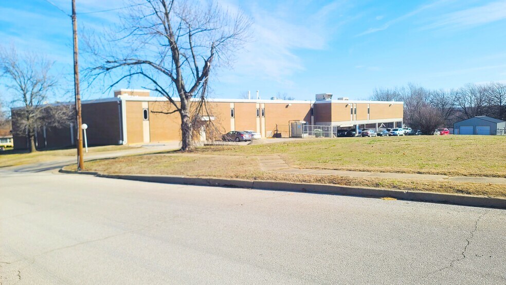 More Photos Of 710 W 8th St, Fort Scott Office For Sale