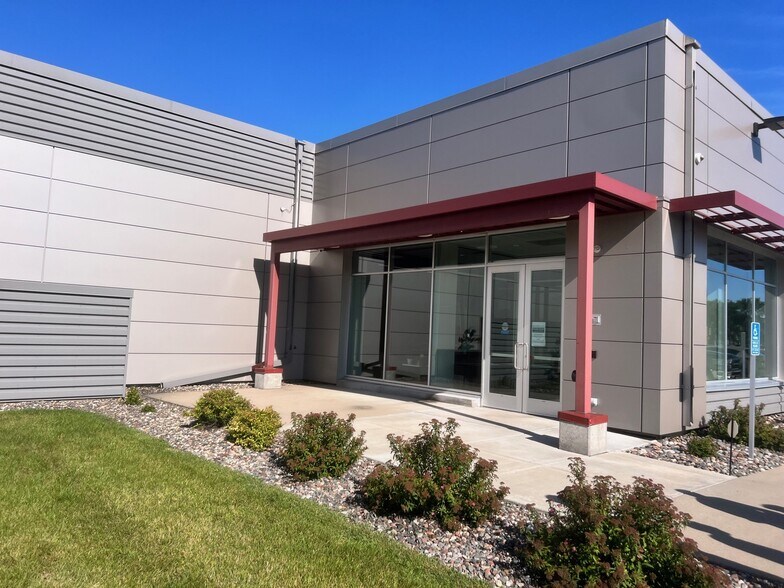 More Photos Of 7900 Chicago Ave, Bloomington Distribution For Sale