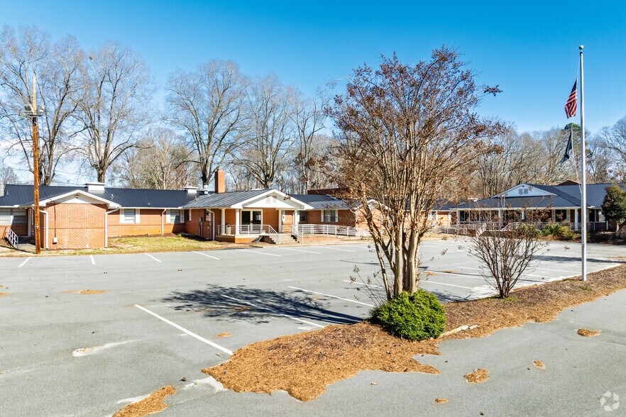 More Photos Of 1007 Howard St, Mocksville Assisted Living For Sale