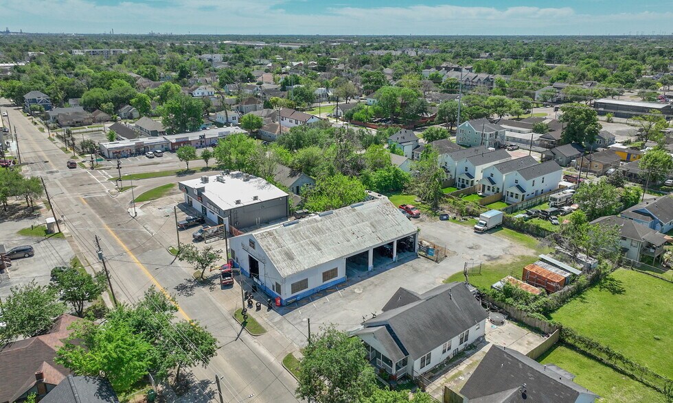 More Photos Of 4610 Canal St, Houston Showroom For Sale