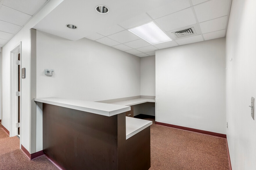 More Photos Of 820 S Illinois Ave, Republic Medical For Sale