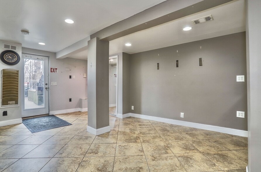 More Photos Of 693 Bergen Ave, Jersey City Storefront Retail Residential For Lease