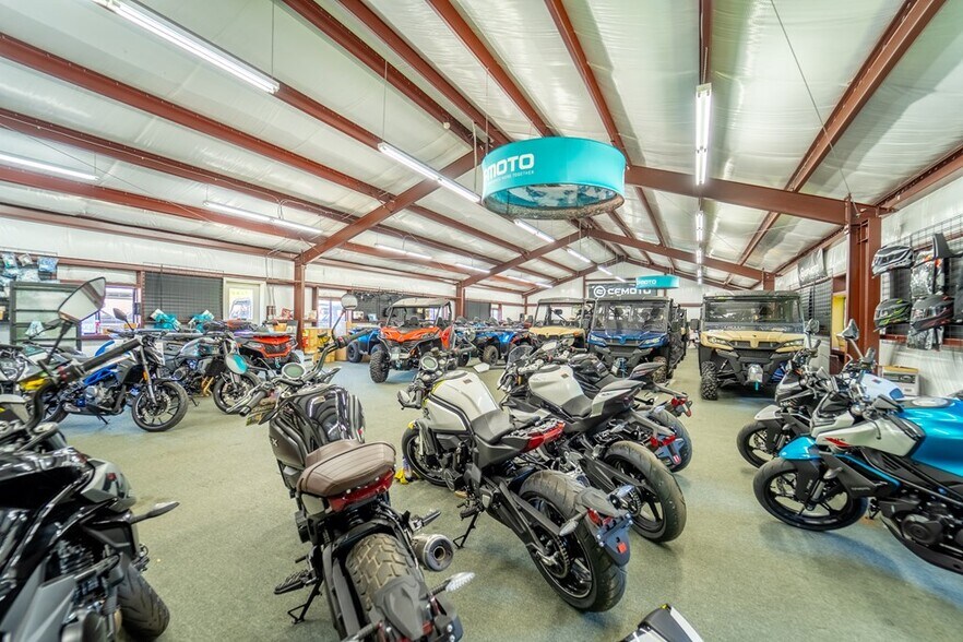 More Photos Of 424 Terrell Rd, Franklin Showroom For Sale