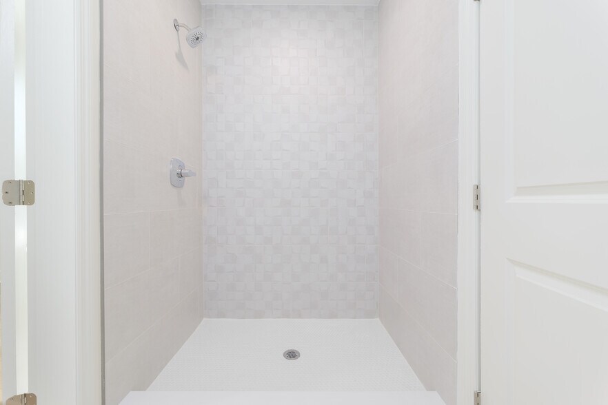 More Photos Of 1628 Walnut St, Jacksonville Multifamily For Sale