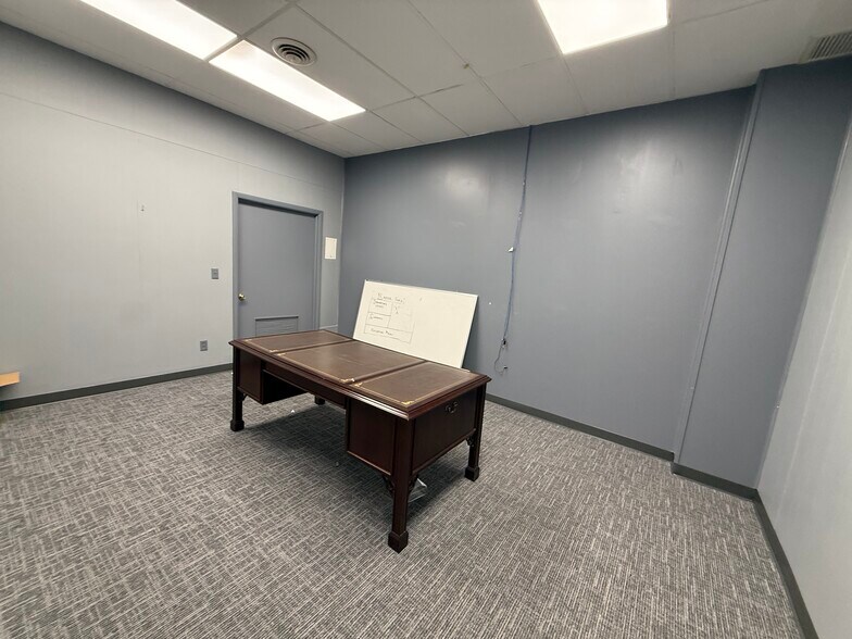 More Photos Of 630 Market St, Steubenville Office For Lease