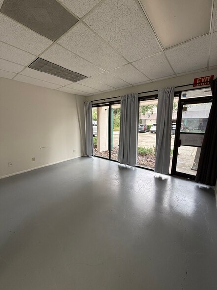 More Photos Of 1748 Independence Blvd, Sarasota Light Manufacturing For Lease