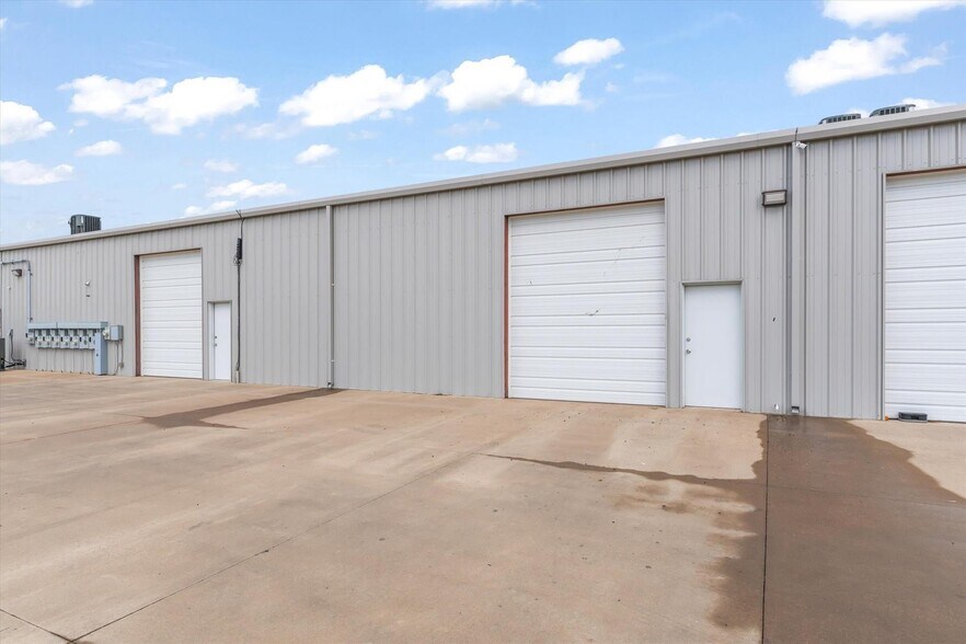 More Photos Of 21891 Highway 80, Wills Point Flex For Lease