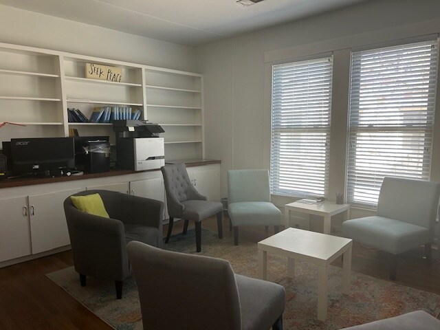 More Photos Of 205 E Monroe St, Austin Office Residential For Lease