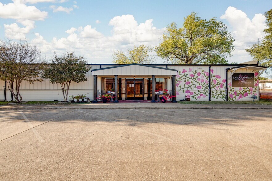 Primary Photo Of 2606 S Texas Ave, Bryan Restaurant For Sale