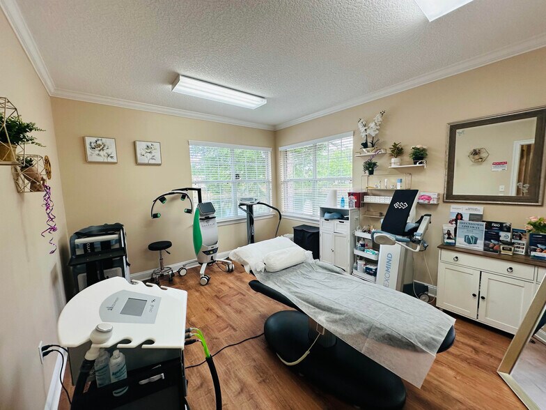 More Photos Of 305 Kingsley Lake Dr, Saint Augustine Medical For Lease