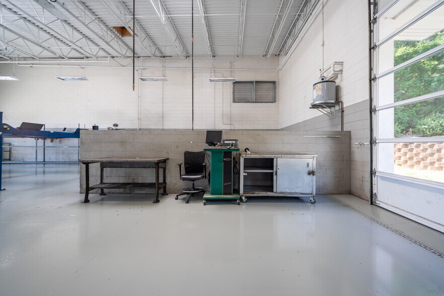 More Photos Of 1640 Piney Plains Rd, Cary Auto Repair For Sale