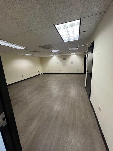 More Photos Of 1319 Shepard Dr, Sterling Light Distribution For Lease