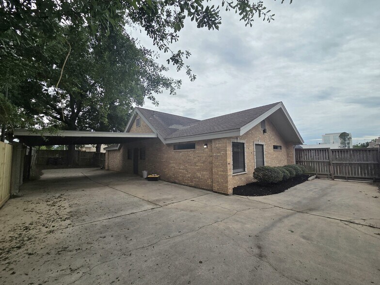 More Photos Of 2204 Sunpark Dr, Conroe Office For Sale