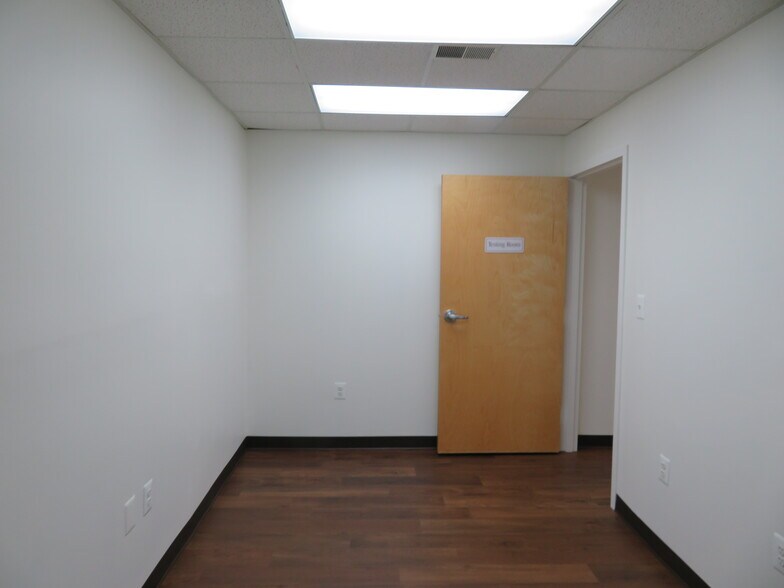 More Photos Of 3231-3233 Superior Ln, Bowie Medical For Lease