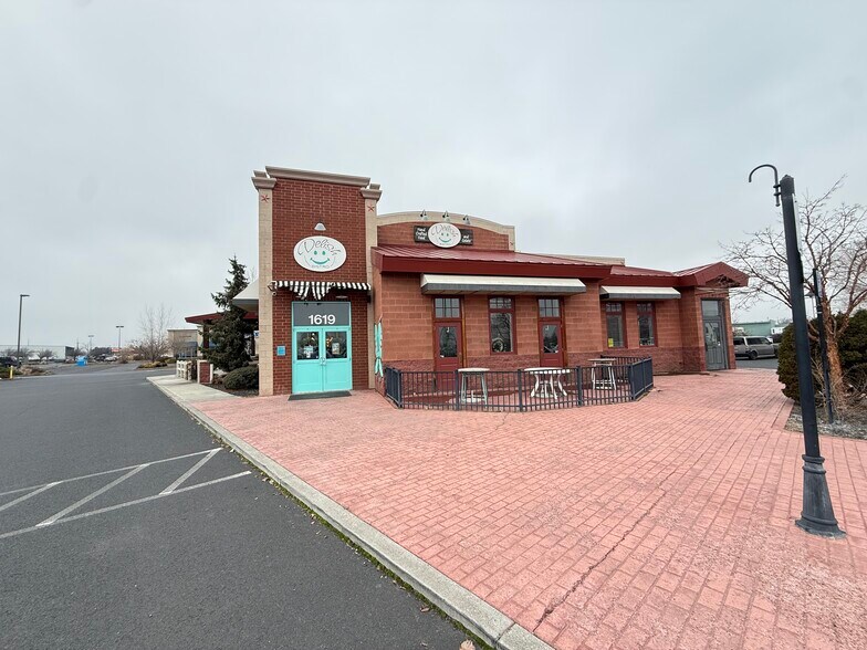 More Photos Of 1619 N 1st St, Hermiston Restaurant For Lease