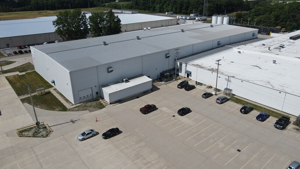 More Photos Of 555 Linfoot St, Wauseon Warehouse For Lease