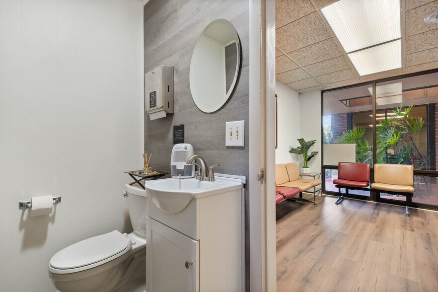 More Photos Of 3027 Aloma Ave, Winter Park Medical For Lease