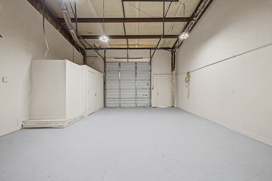 More Photos Of 3050 W 4th Ave, Apache Junction Warehouse For Lease