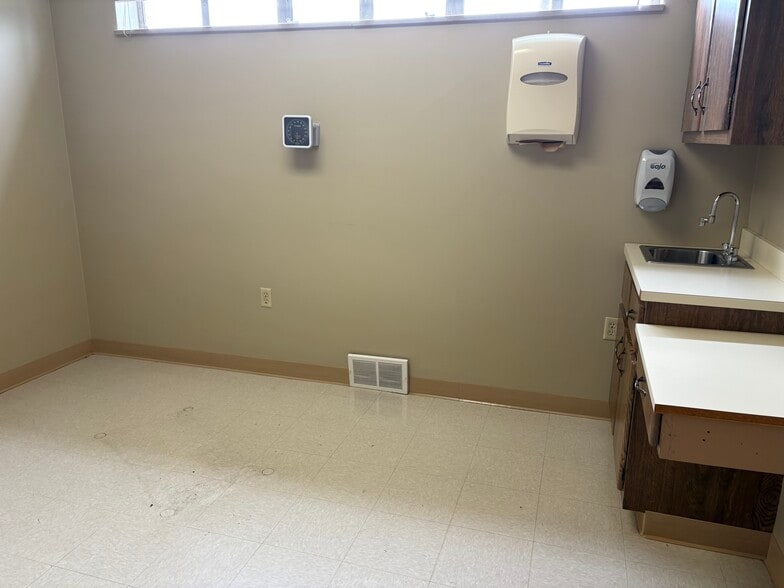 More Photos Of 1629 Union Ave, Natrona Heights Medical For Lease
