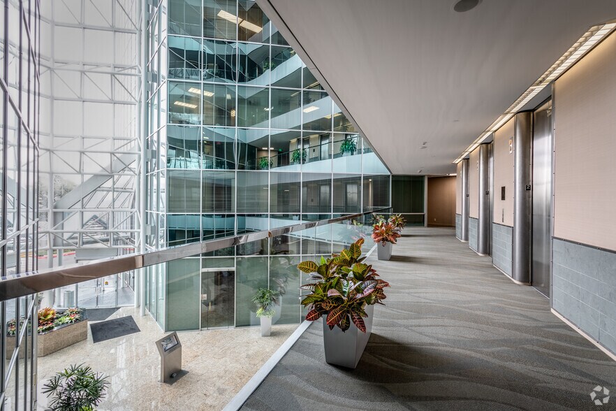 More Photos Of 7800 W IH-10, San Antonio Office For Lease